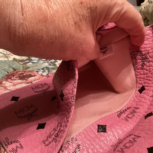 MCM GWP VIP Envelope Clutch Pink w/unbranded Chain Brand New - Picture 4 of 7